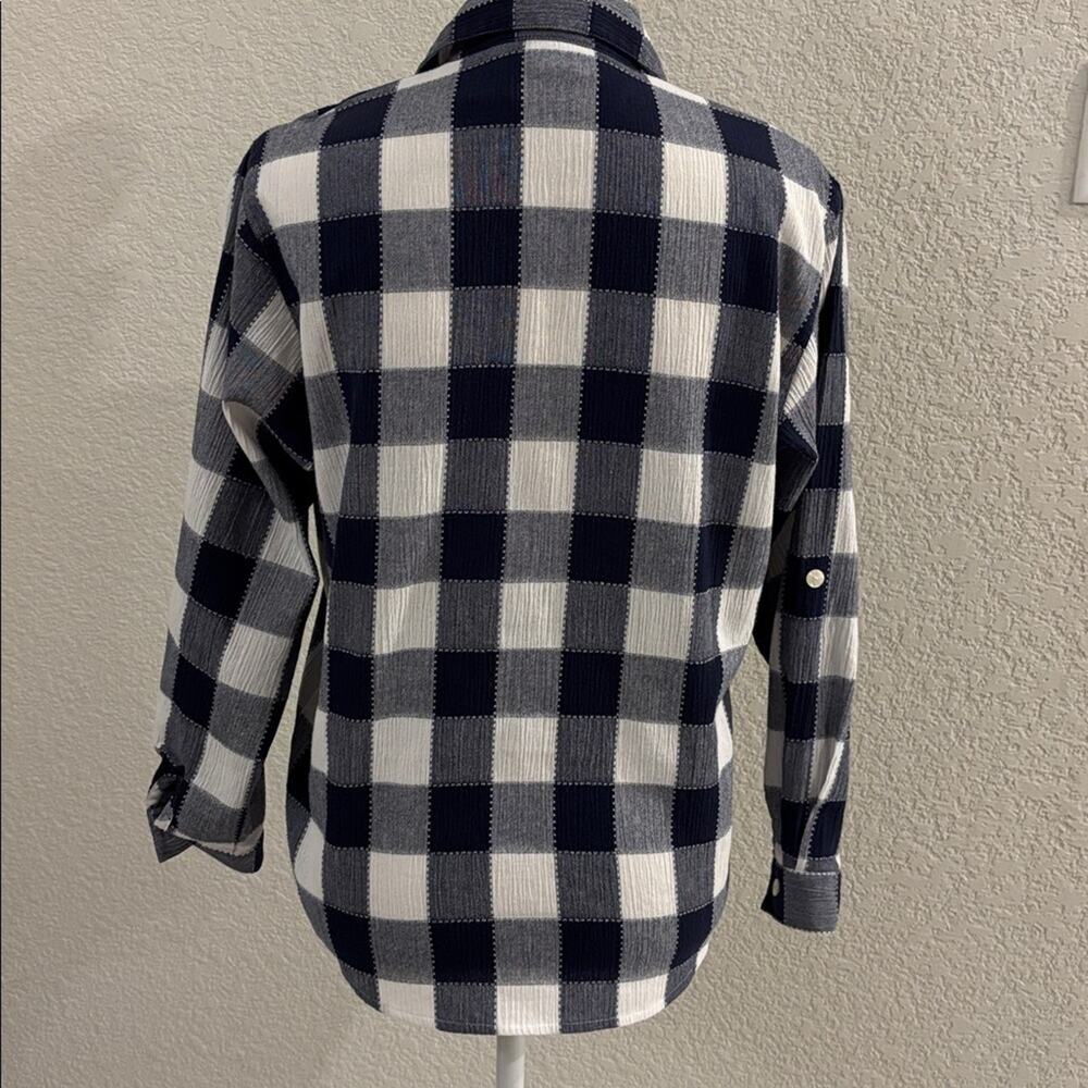Koret Navy and White Plaid Shirt with embroidered flowers. Petite Small - Picture 5 of 8